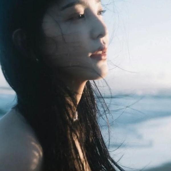 由内而外 海报